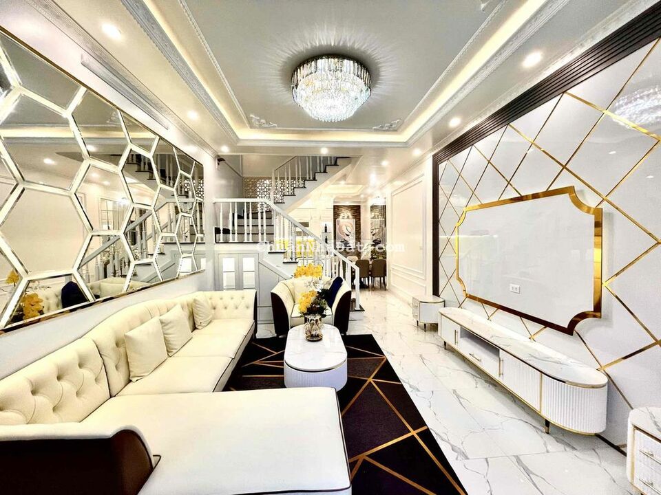 Tuyệt phẩm sau AEON full nội thất ô tô đỗ cửa hơn 3 tỉ Tuyệt phẩm sau AEON full nội thất ô tô đỗ cửa hơn 3 tỉ