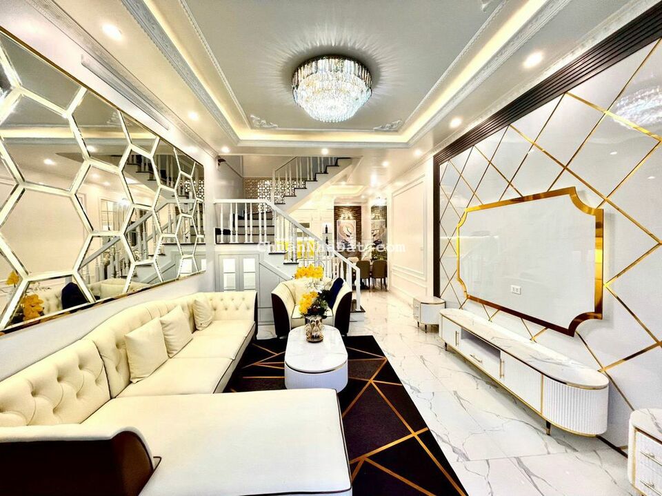 Siêu phẩm sau Aeon Mall oto đỗ cửa, nội thất xịn xò