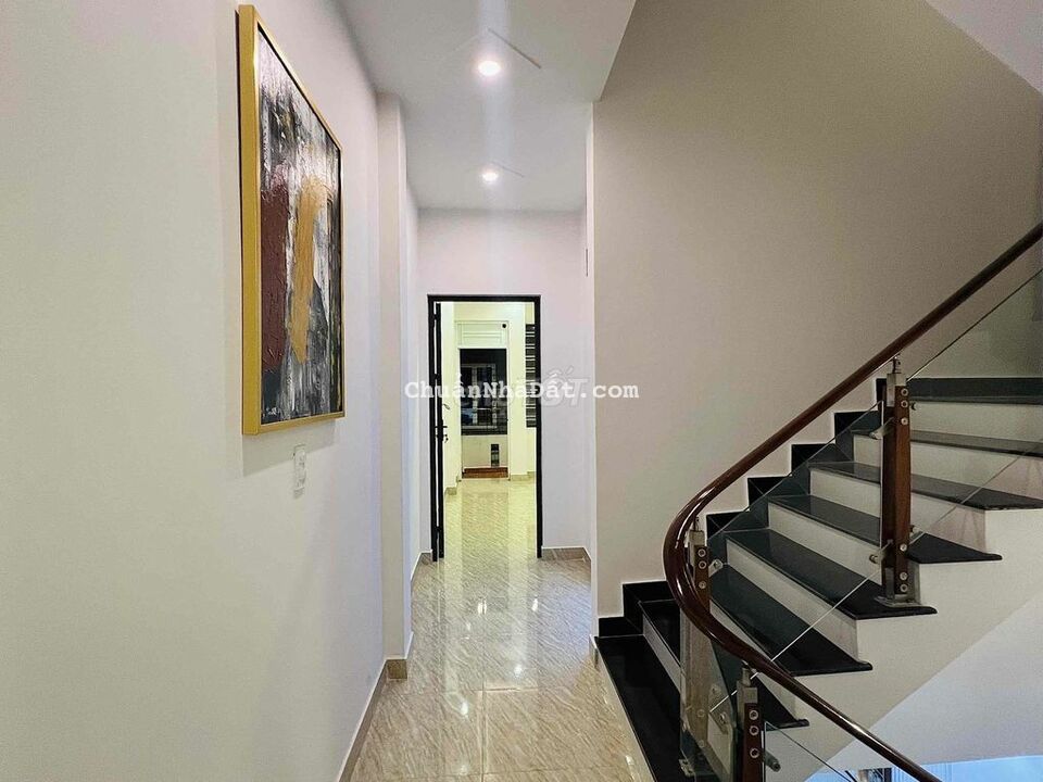 nhà miếu hai xã 52m x 3 tầng