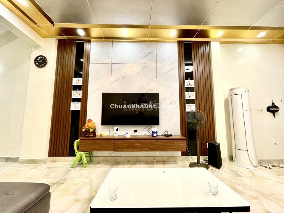 Nhà dân xây phố trung tâm Nguyễn Đức Cảnh, Cách 20m ra mặt đường