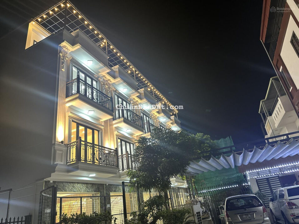 Lên sóng dãy nhà xây mới, ô tô đỗ cửa tại Khúc Thừa Dụ chỉ 3,x tỷ. Đẹp rẻ nhất phân khúc Lên sóng dãy nhà xây mới, ô tô đỗ cửa tại Khúc Thừa Dụ chỉ 3,x tỷ. Đẹp rẻ nhất phân khúc