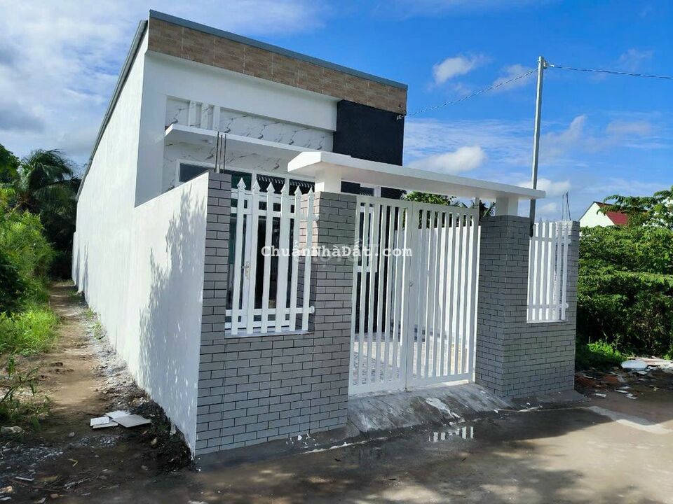 NHÀ MỚI CÁCH 150M HUYỆN LỘ 93 - CÓ CHỦ QUYỀN NHÀ - GIÁ 1 TỶ 350TR.