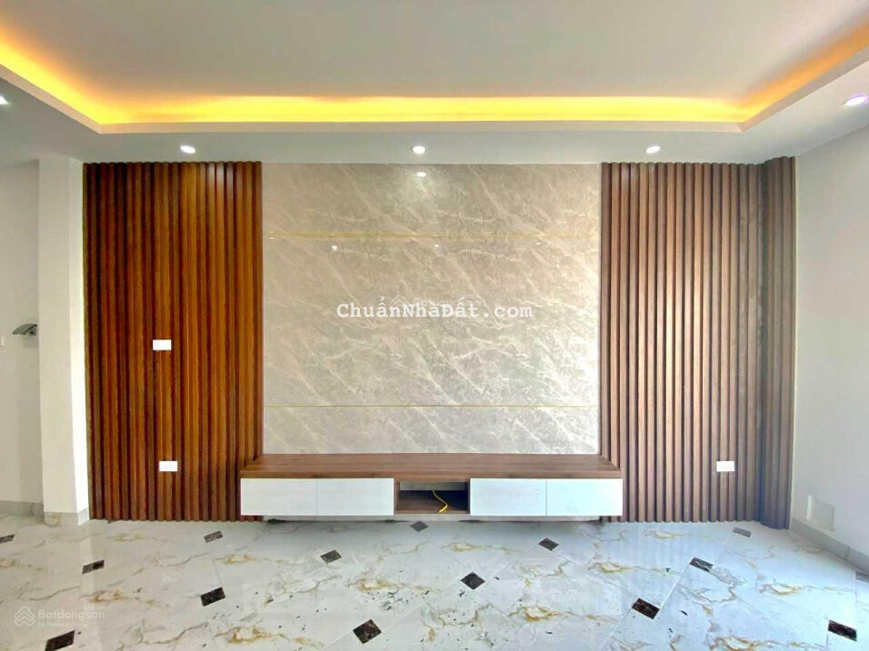 Bán nhà gần Vân Canh, Xuân Phương, ngõ rộng, ô tô đỗ gần giá nhỉnh 2 tỷ