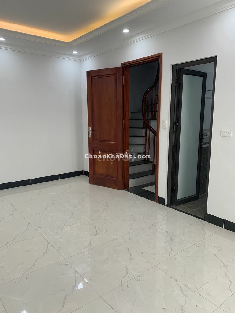 BÁN NHÀ XUÂN PHƯƠNG 5 TẦNG,GIÁ HƠN 2 TỶ,NGÕ OTO GẦN NHÀ.