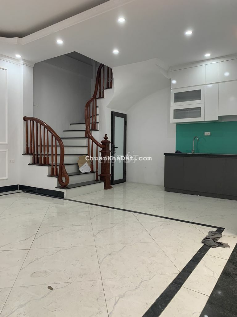 BÁN NHÀ XUÂN PHƯƠNG 5 TẦNG,GIÁ HƠN 2 TỶ,NGÕ OTO GẦN NHÀ.