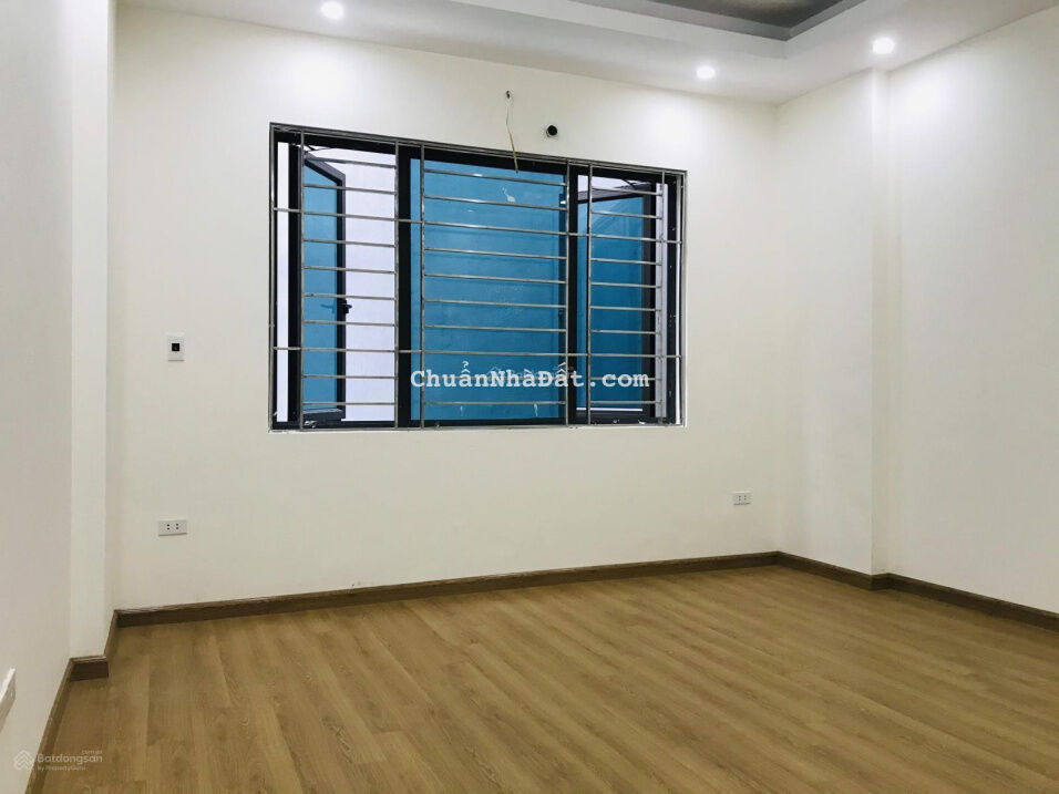 Bán nhà Đại Mỗ, 32m2 x 5T, gần Vincom Mega Mall, vuông vắn, ngõ rộng, ô tô đỗ cách 30m, giá 3,3 tỷ