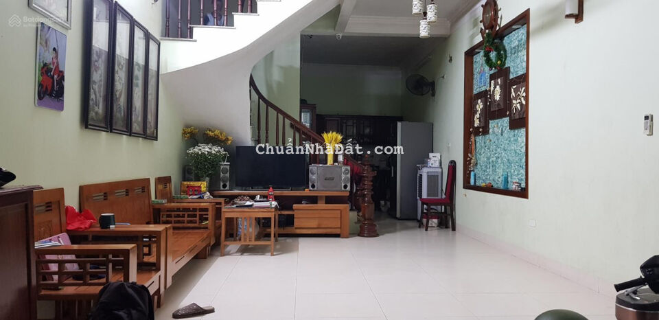 Bán nhà dân 43m2 x 4 tầng, rộng rãi, vuông vắn, ngõ thông, ô tô đỗ cách 20m, thoáng mát - LH