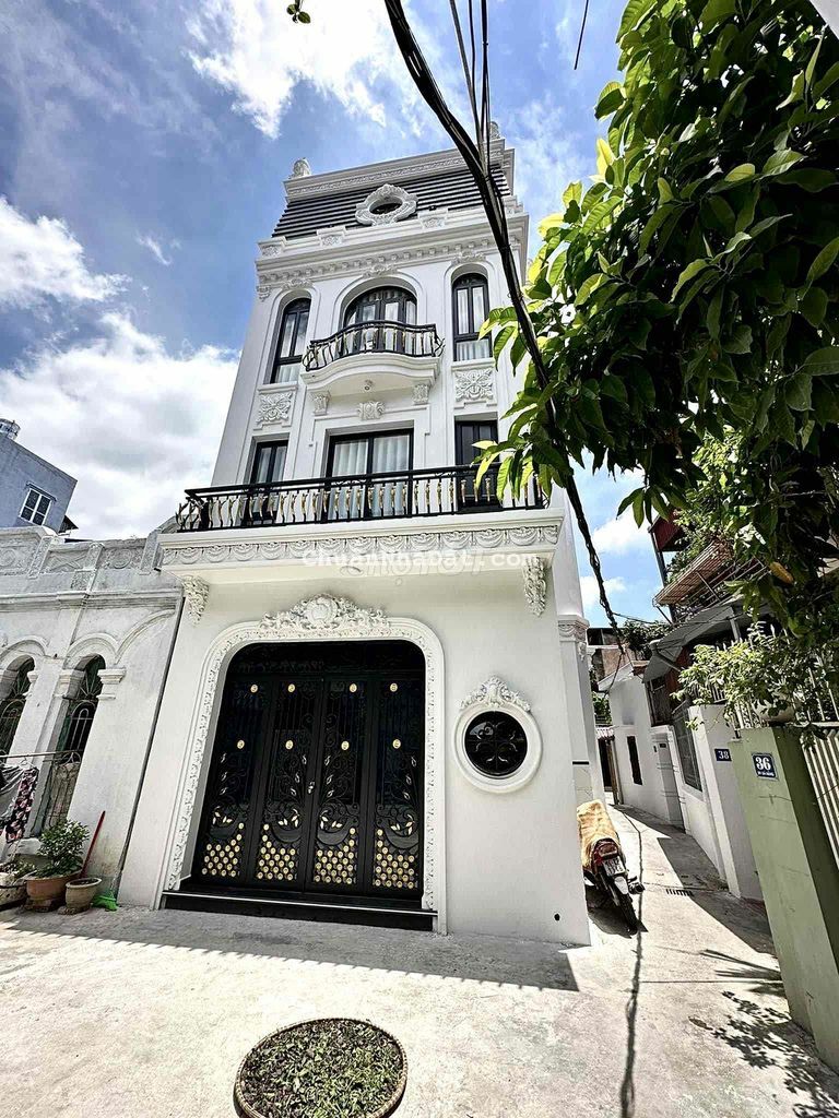 Nhà thiết kế độc phố Đà Nẵng, mặt ngõ nông rộng