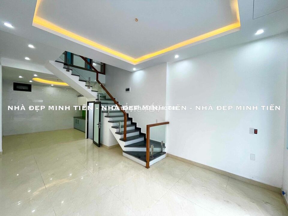 Nhà 4 tầng Lê Hồng Phong gần Phượng Chi