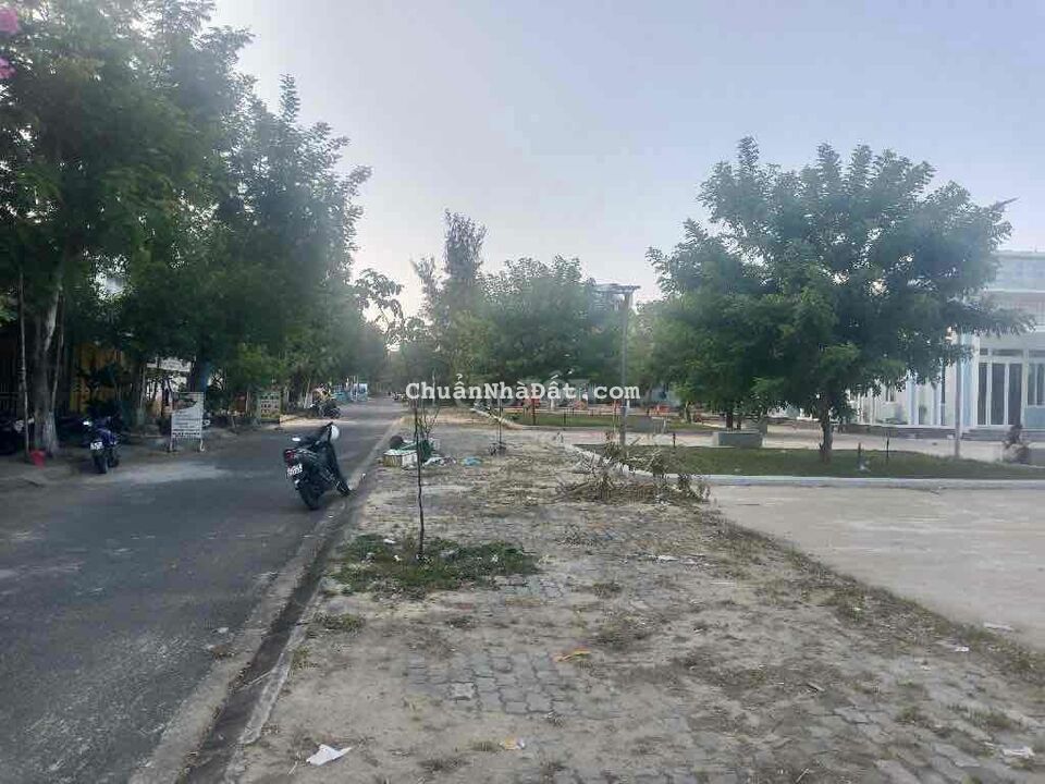 BÁN DÃY TRỌ ĐANG CHO THUÊ GẦN ĐH FPT 250M2