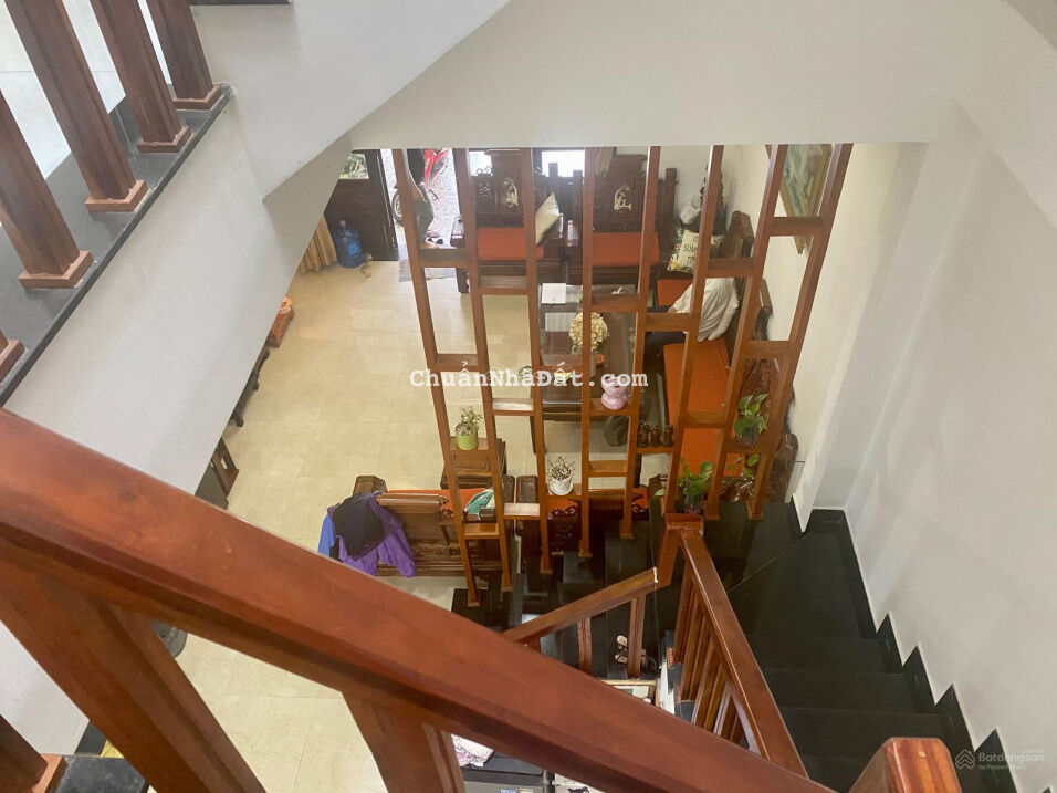 Bán nhà 3 tầng đường ô tô hẻm Nguyễn Chích, Vĩnh Hoà, Nha Trang. DT: 100m2. Giá: 4,5 tỷ. Hướng nam Bán nhà 3 tầng đường ô tô hẻm Nguyễn Chích, Vĩnh Hoà, Nha Trang. DT: 100m2. Giá: 4,5 tỷ. Hướng nam