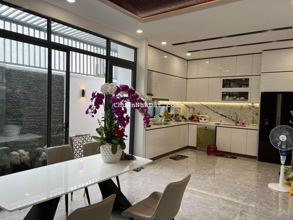 Nhà 4 tầng góc 2 mặt tiền Hà Quang 2 có thang máy Nhà 4 tầng góc 2 mặt tiền Hà Quang 2 có thang máy