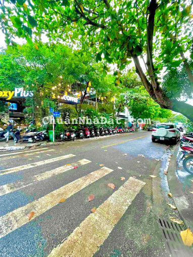 Nhà góc 2 mặt tiền siêu đẹp trung tâm phố