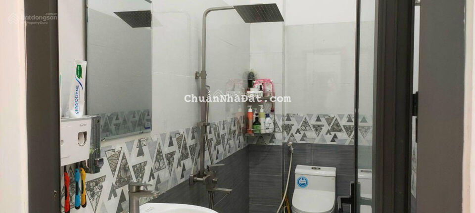 Bán nhà 3 tầng. Hẻm Nguyễn Chích. Khu Lộc Phát, Vĩnh Hoà, Nha Trang. Dt:66,3m2. Sổ hồng. Giá:3,7 tỷ Bán nhà 3 tầng. Hẻm Nguyễn Chích. Khu Lộc Phát, Vĩnh Hoà, Nha Trang. Dt:66,3m2. Sổ hồng. Giá:3,7 tỷ