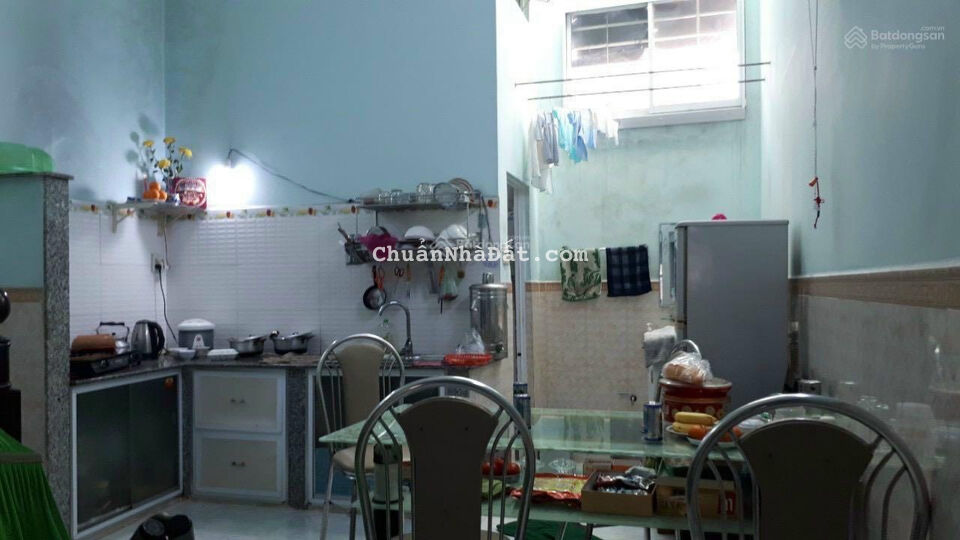 Bán nhà C4 có gác đúc, có 3PN, hẻm 4m P. Vĩnh Hải, Nha Trang. DT 68,6m2 ngang 4m - Giá bán: 2,4 tỷ