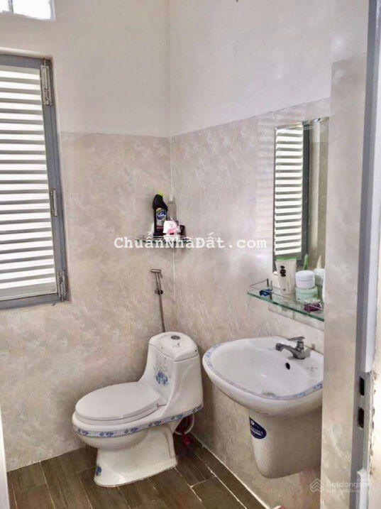 Bán nhà 2 tầng. Hẻm Hoà Trung, Vĩnh Hoà, Nha Trang. DT: 90,6m2. Giá: 2,7 tỷ. LH: 0931183878