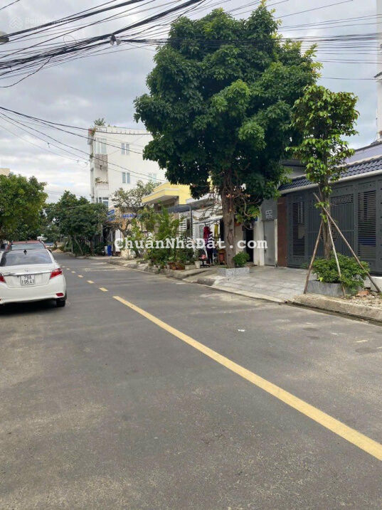 Bán nhà cấp 4 đường Ngô Lan Chi, Vĩnh Hoà, Nha Trang. DT: 99,7m2. Ngang 5,25m. Giá: 4,7tỷ. Sổ hồng