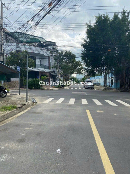 Bán nhà cấp 4 đường Ngô Lan Chi, Vĩnh Hoà, Nha Trang. DT: 99,7m2. Ngang 5,25m. Giá: 4,7tỷ. Sổ hồng