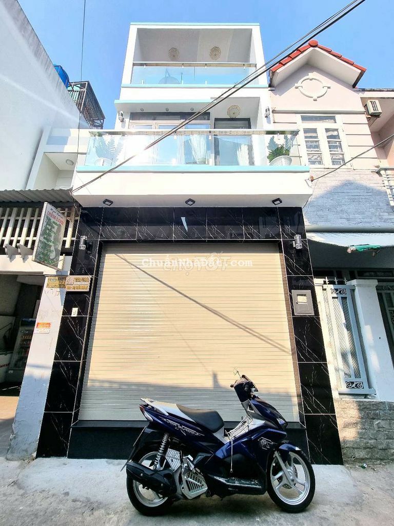 Nhà sổ hồng hẻm xe hơi ,sát bên quận 7