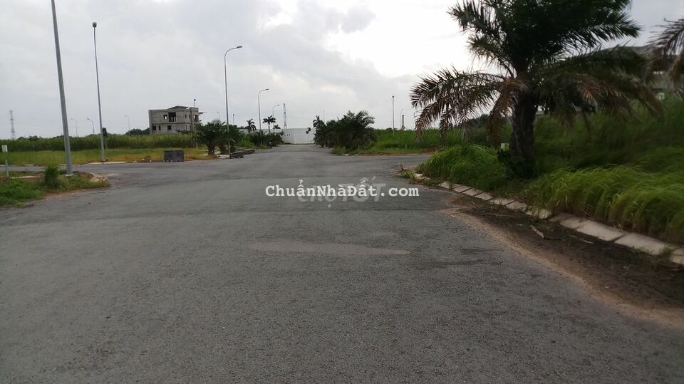 Nhà mặt tiền đường 40m KDC Long Thới, ngay trường quốc tế Mỹ AIS