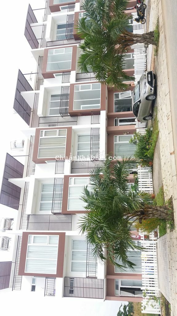 Bán nhà mặt tiền đường 40m KDC Long Thới ngày trường AIS