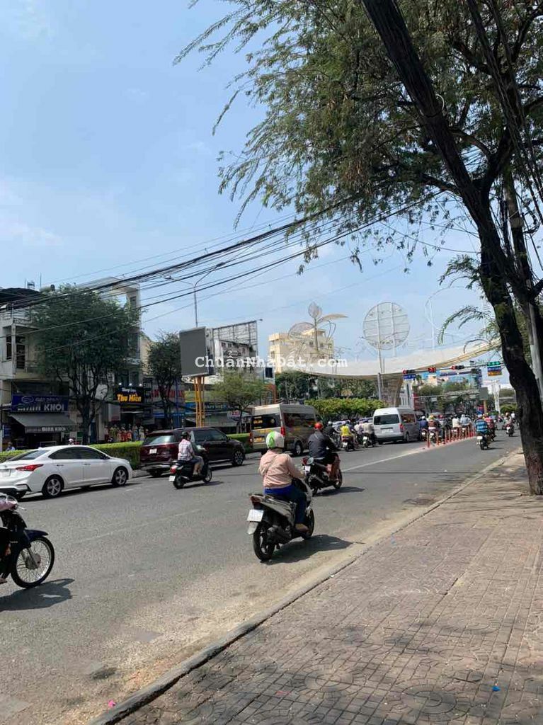 Bán nhà mặt tiền đường 30/4 , Nằm giữa ngân hàng ACB và Techcombank