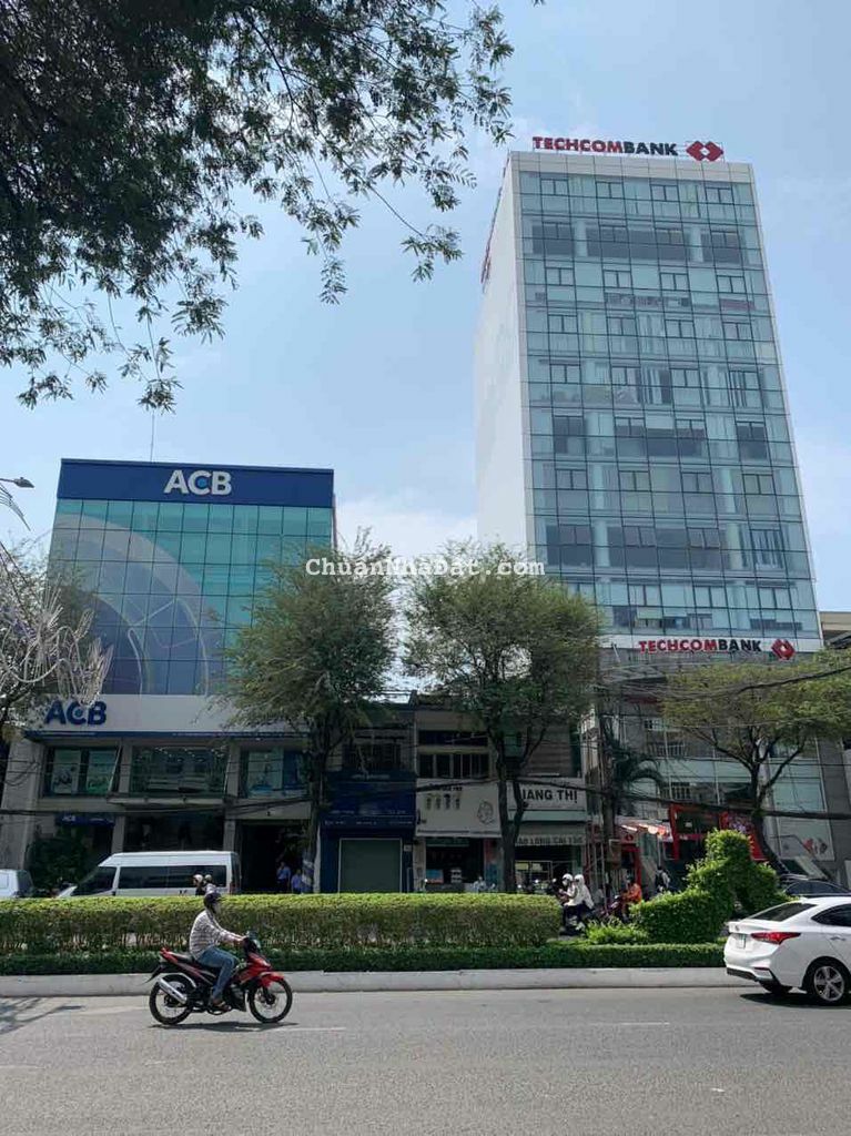 Bán nhà mặt tiền đường 30/4 , Nằm giữa ngân hàng ACB và Techcombank