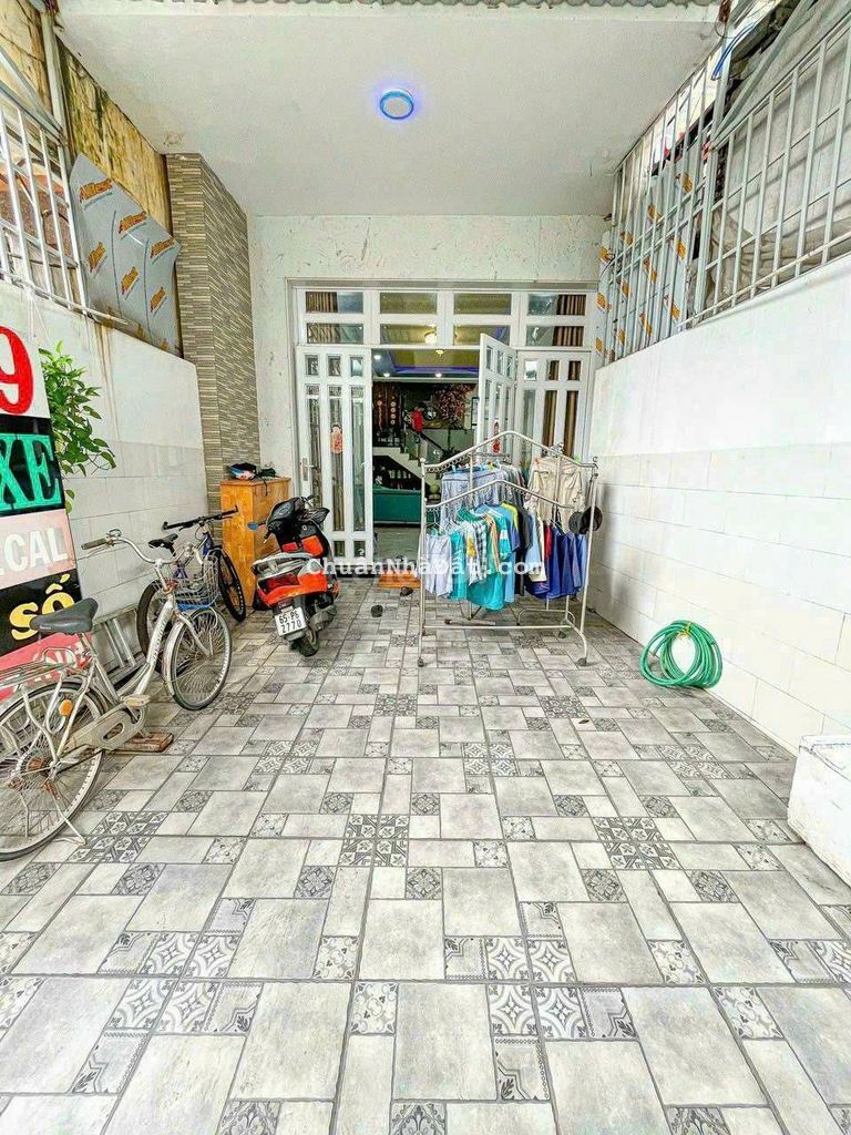 NHÀ 3 LẦU ĐẦU HẺM 56 LÊ ANH XUÂN