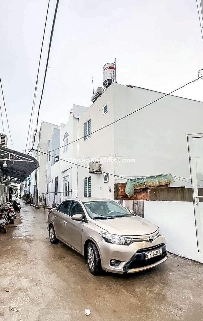 Nhà rẻ lộ ô tô, nhà mới hoàn thiện