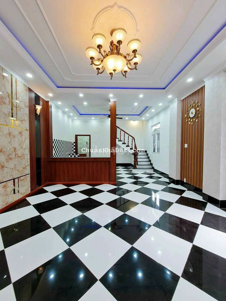 Nhà gần chợ gần trường