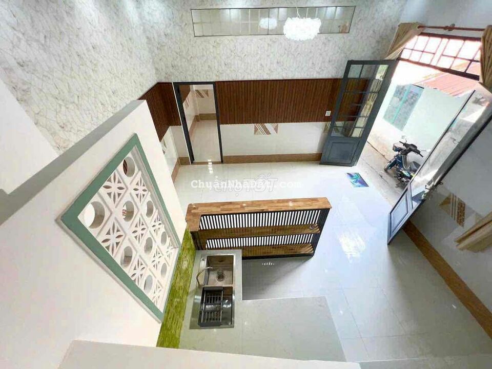 BÁN NHÀ CÓ 3 PHÒNG NGỦ GẦN TRƯỜNG CHÂU VĂN LIÊM