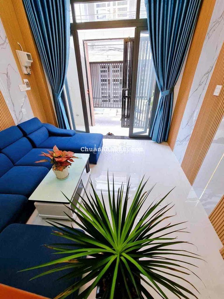 Nhà lầu có p.ngủ tầng trệt gần Công viên Hùng Vương và S.Thị Vincom