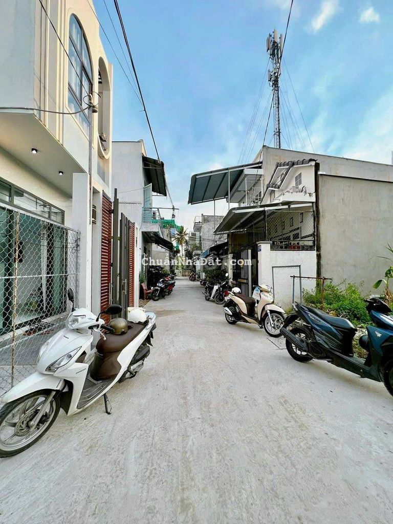 BÁN NHÀ TRỆT LẦU ĐẸP CÁCH MẶT TIỀN TRẦN HOÀNG NA 200M