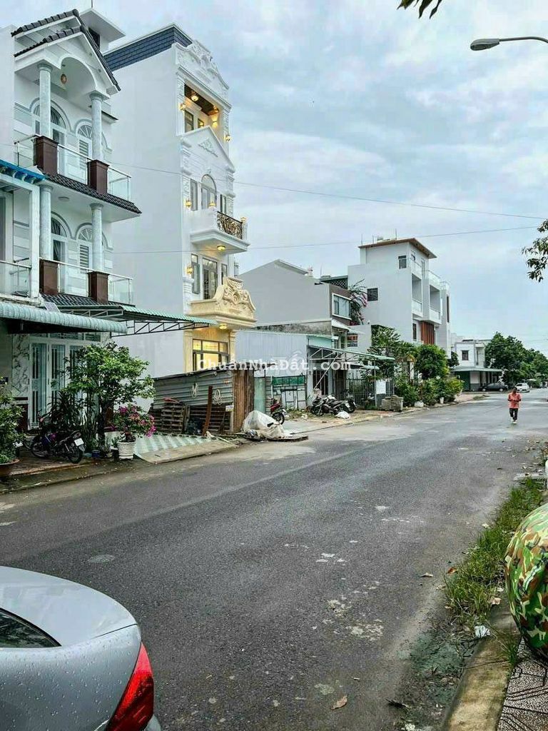 BÁN NHÀ 2 LẦU CAO CẤP KHU ĐH Y DƯỢC CẦN THƠ