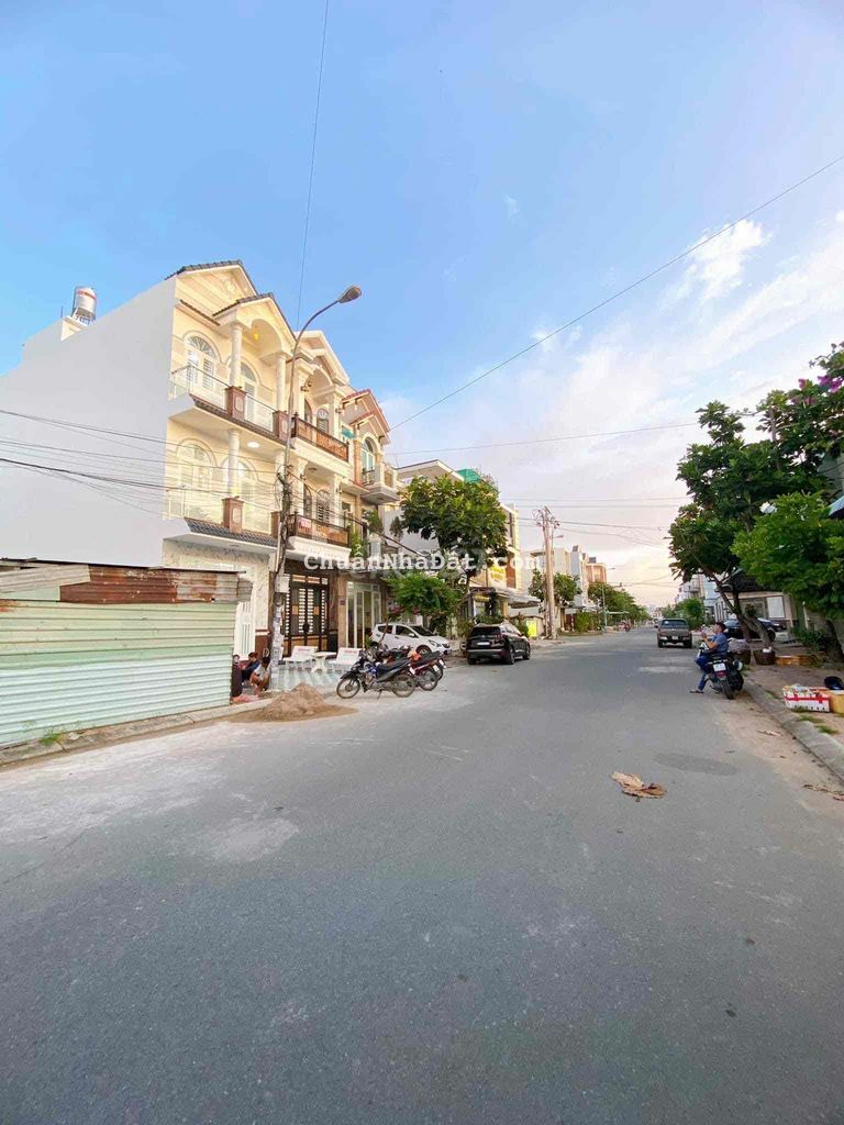 NHÀ 2 LẦU MỚI TUYỆT ĐẸP KHU DÂN CƯ ĐẠI HỌC Y DƯỢC CẦN THƠ