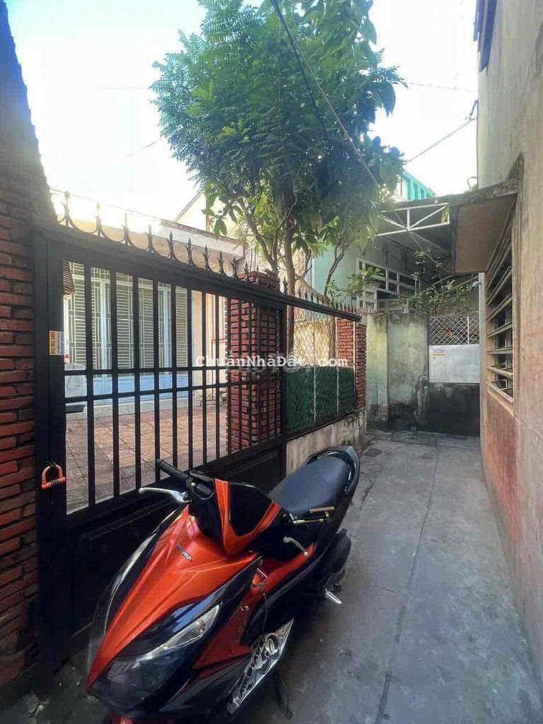 Nhà rộng hẻm 33 Đề Thám gần trường Lê Quý Đôn Nhà rộng hẻm 33 Đề Thám gần trường Lê Quý Đôn