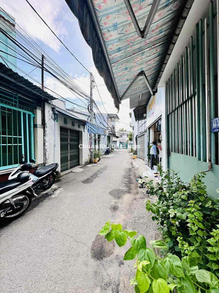 XOAY VỐN NHƯỢNG LẠI CĂN NHÀ DT RỘNG GIÁ CỰC TỐT CHO KHÁCH NHANH LẸ