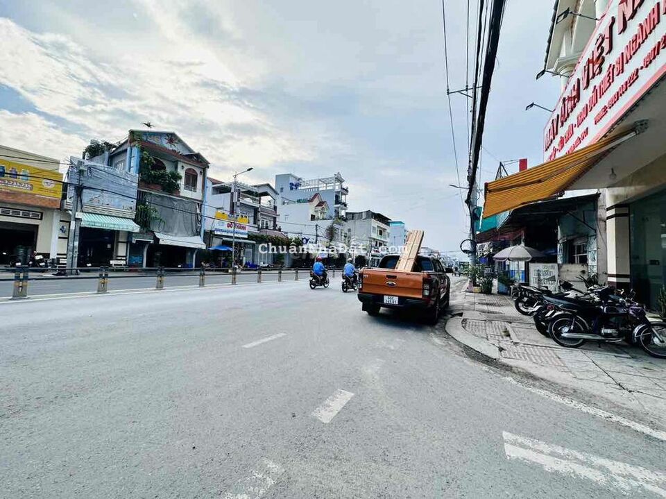 XOAY VỐN NHƯỢNG LẠI CĂN NHÀ DT RỘNG GIÁ CỰC TỐT CHO KHÁCH NHANH LẸ