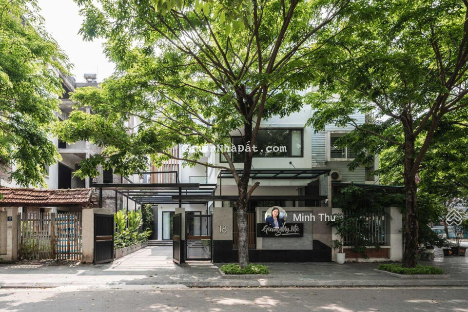 Không còn căn thứ 2! Chính chủ bán nhà Ngay Phan Đăng Lưu, Phú Nhuận. DT: 10x14.8m - Giá 14.6 tỷ TL