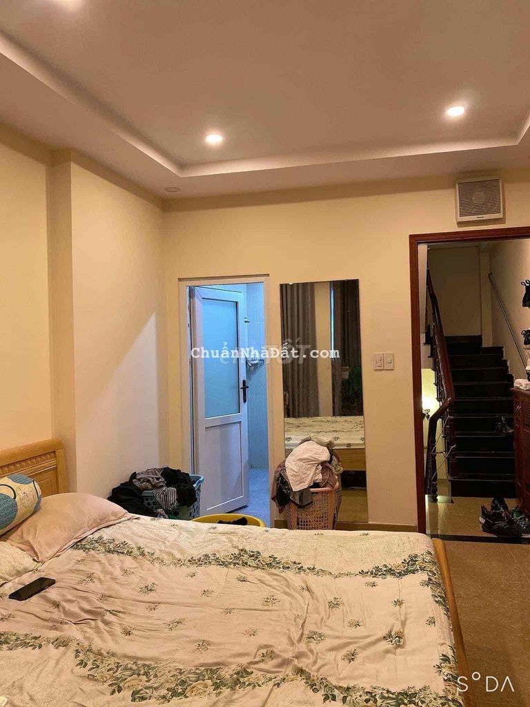 HXH NGAY NHÀ HÀNG WHITE PLACE HOÀNG VĂN THỤ. 42M.