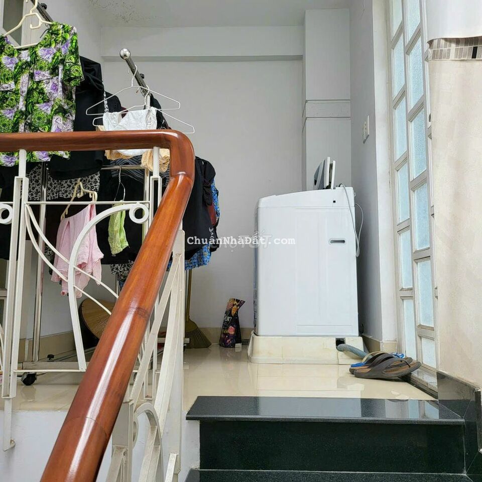 Bán gấp nhà Nguyễn Trọng Tuyển, P8, Q. PN, 59M2, 2L + ST, NTCC