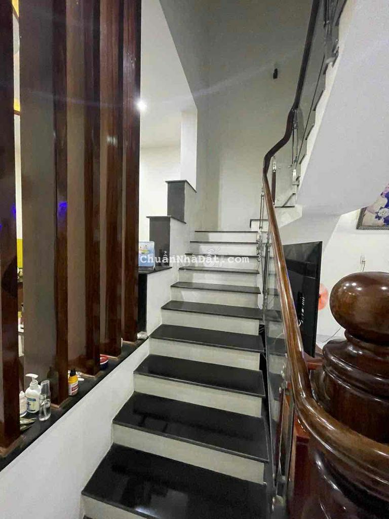 Bán nhà 2 mê, dtich 6x22, hẻm ô tô Trần Quang Diệu thông, giá chỉ 2,75 Bán nhà 2 mê, dtich 6x22, hẻm ô tô Trần Quang Diệu thông, giá chỉ 2,75