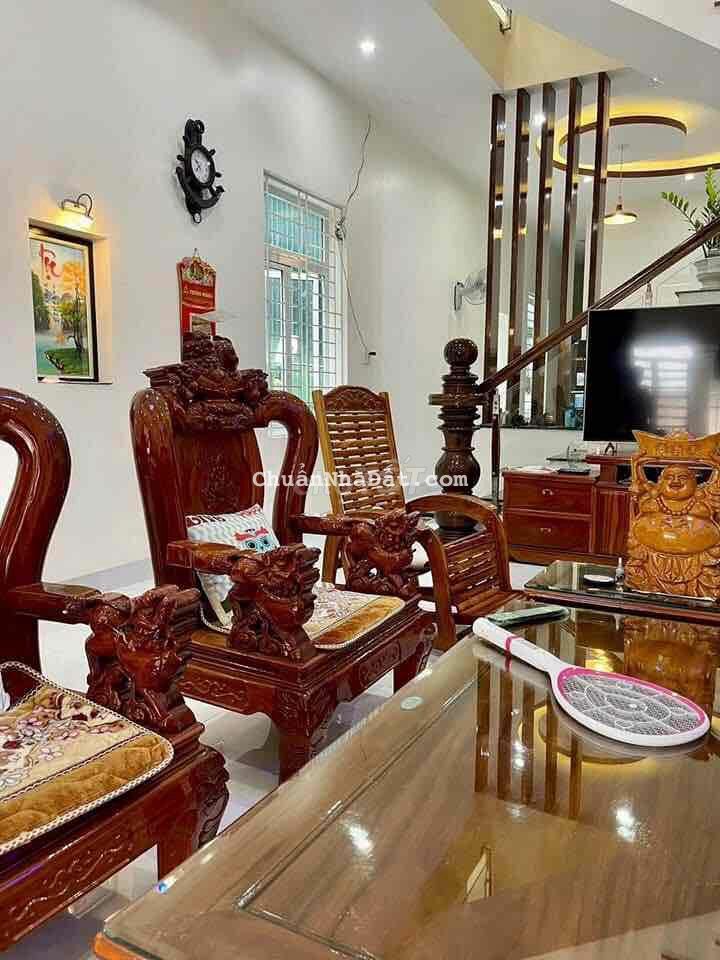 Bán nhà hướng Đông, hẻm oto thông, diện tích 132m2 giá chỉ 2,x tỷ Bán nhà hướng Đông, hẻm oto thông, diện tích 132m2 giá chỉ 2,x tỷ