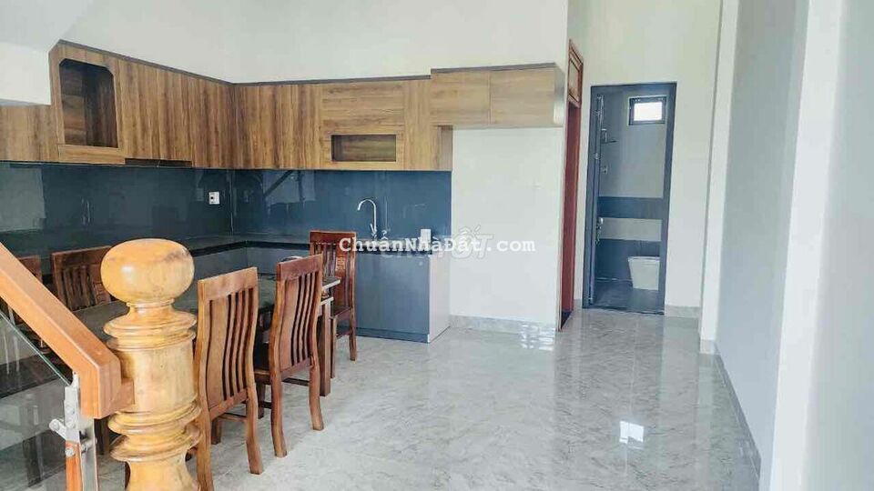 Bán căn nhà 2 tầng mới xây, đường Ô tô, cách Hùng Vương chỉ 80m Bán căn nhà 2 tầng mới xây, đường Ô tô, cách Hùng Vương chỉ 80m