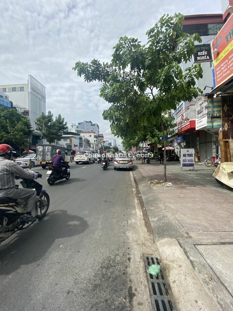 Nhà mặt tiền đường Lý Thái Tổ, P.10, Q.10. DT: 6,4 x 28m, cấp 4 Nhà mặt tiền đường Lý Thái Tổ, P.10, Q.10. DT: 6,4 x 28m, cấp 4