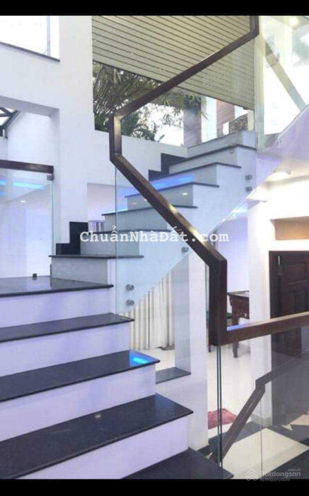 Bán nhà đường Đội Cung Quận 11 hẻm 10m 70m2 6 tầng BTCT ngang 6m giảm 3tỷ còn 11tỷx