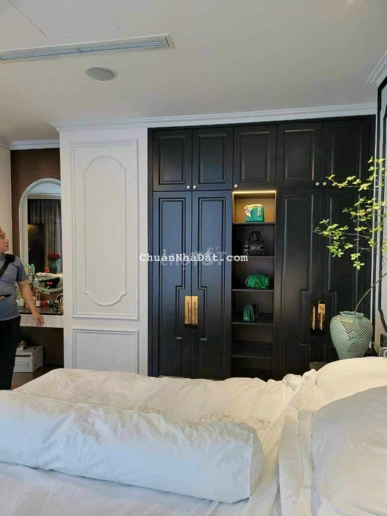 72m Mặt Tiền P9  ( 7 * 12 ) 5 Lầu  11 Tỷ Nhỉnh Tý