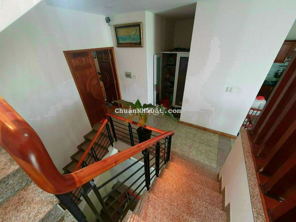 Hạ 4 tỷ bán Biệt thự 1 hầm 3 lầu.DT sàn 400m2.Mặt tiền Đường P.Thới An