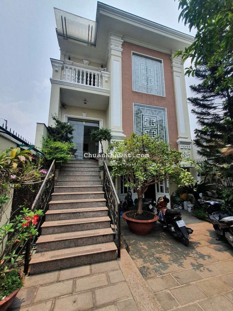 Hạ 4 tỷ Biệt thự 8m x 25m.1 hầm 3 lầu. DTSD 400m2. Mặt tiền Thới An