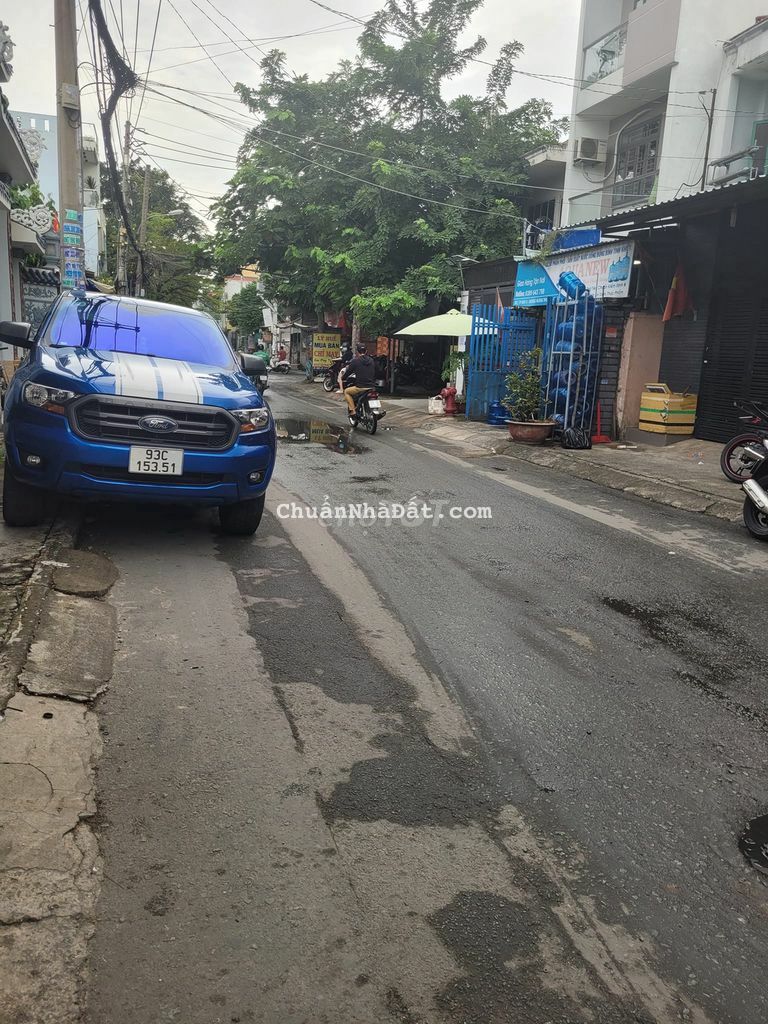 NỢ DÍ TỤT.......NHÀ MẶT TIỀN 160M2 VỊ TRÍ CỰC ĐẸP, CHỈ 50TR/ M2.